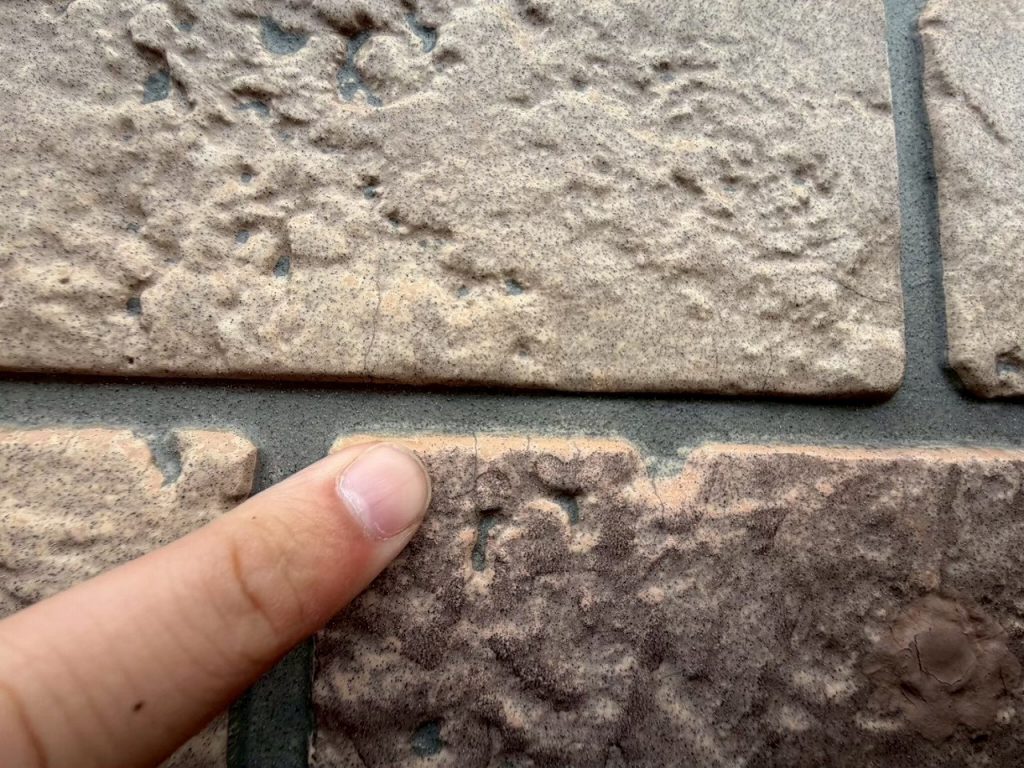 外壁表面の細かなひび