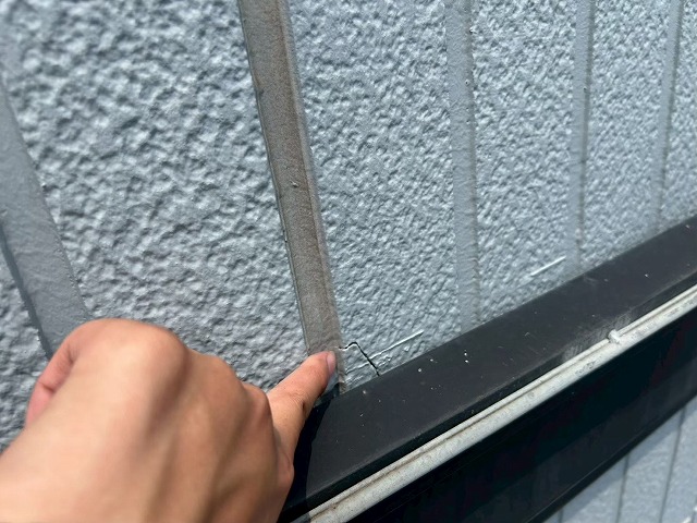 笠木際の外壁のすき間