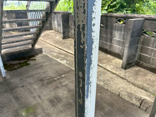 鉄骨支柱の塗装剥離