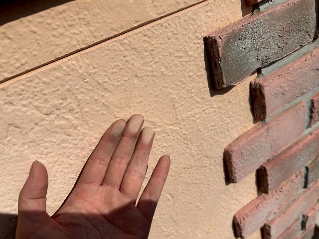 外壁チョーキング写真