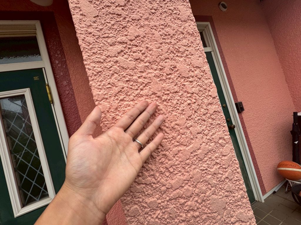 玄関柱の塗膜劣化