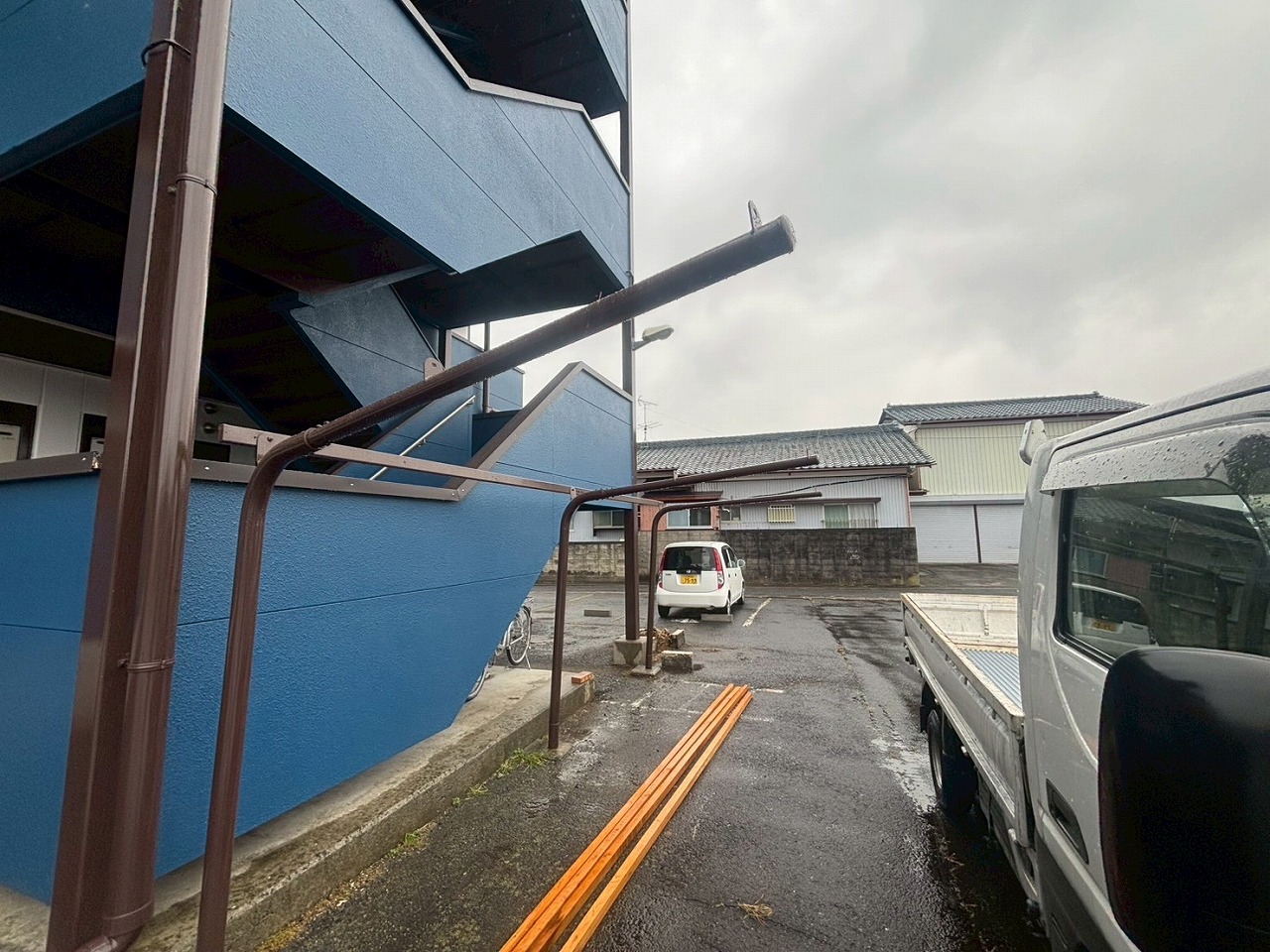 既存骨組みの研磨と防錆処理