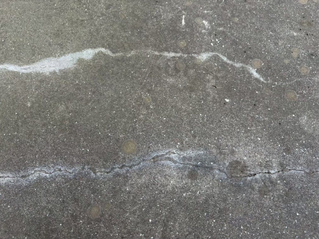 床面防水の線状亀裂