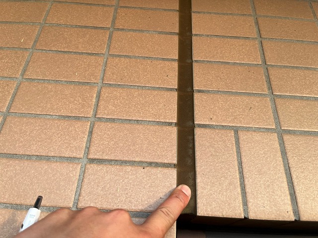 サッシ際の取り合い部