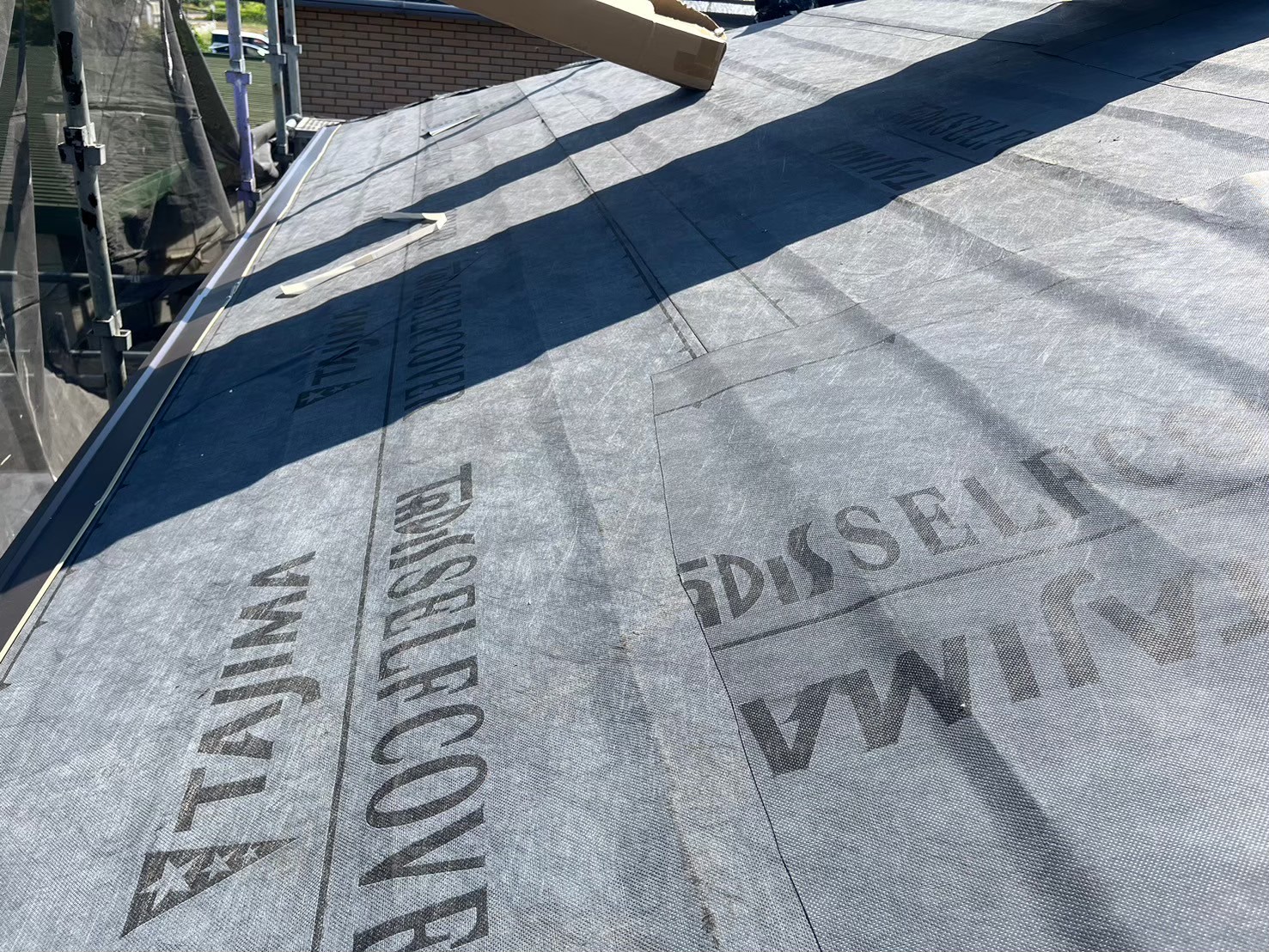 防水シート（ルーフィング）の敷設