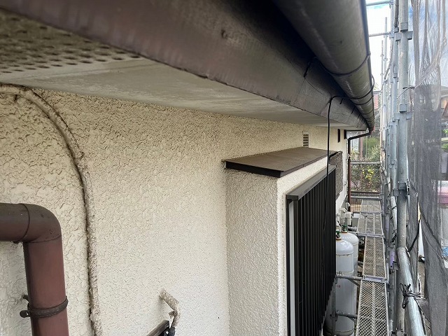 軒天と雨樋の劣化