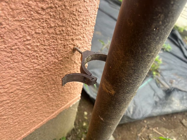 破損した雨樋金具