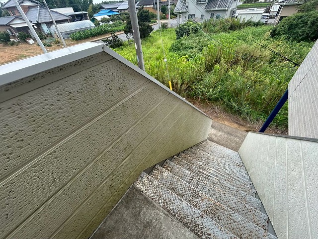 外階段横の外壁状況