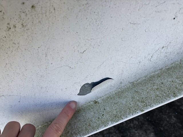 軒天の塗膜剥がれ