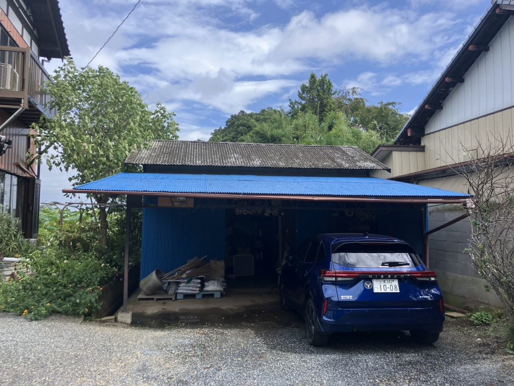 車庫の屋根全景