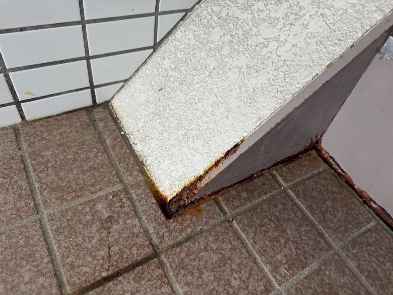 タイル部分サビ垂れ写真
