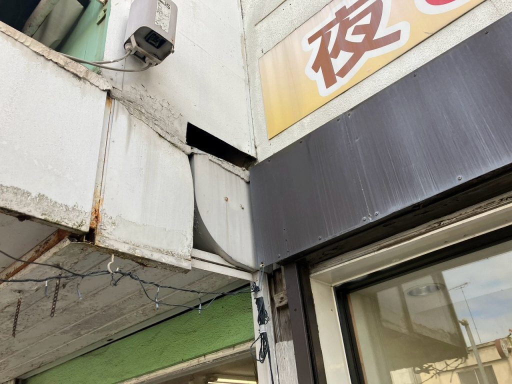 庇まわりの隙間劣化