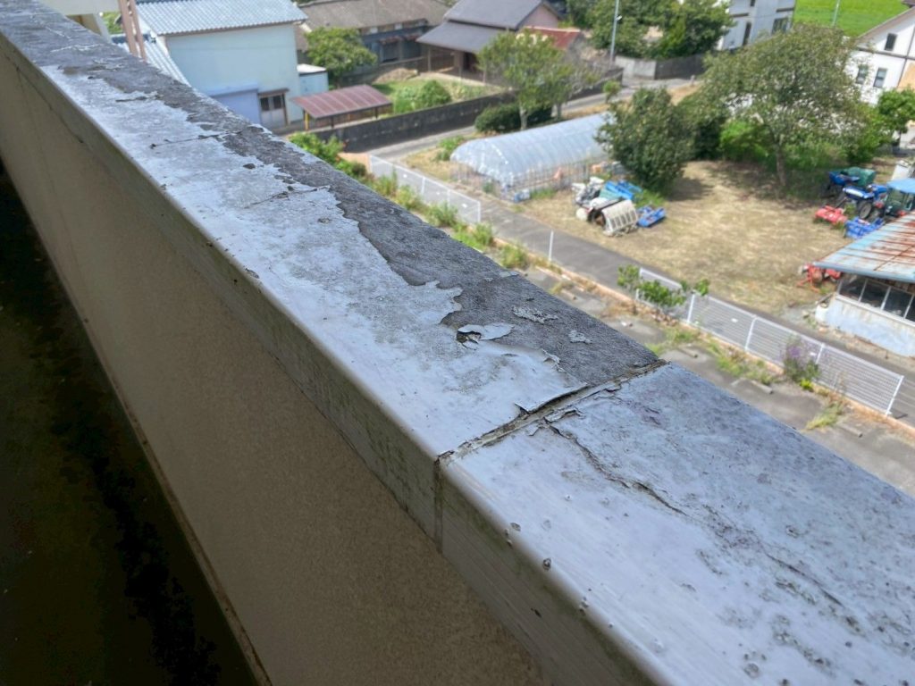劣化した笠木天端