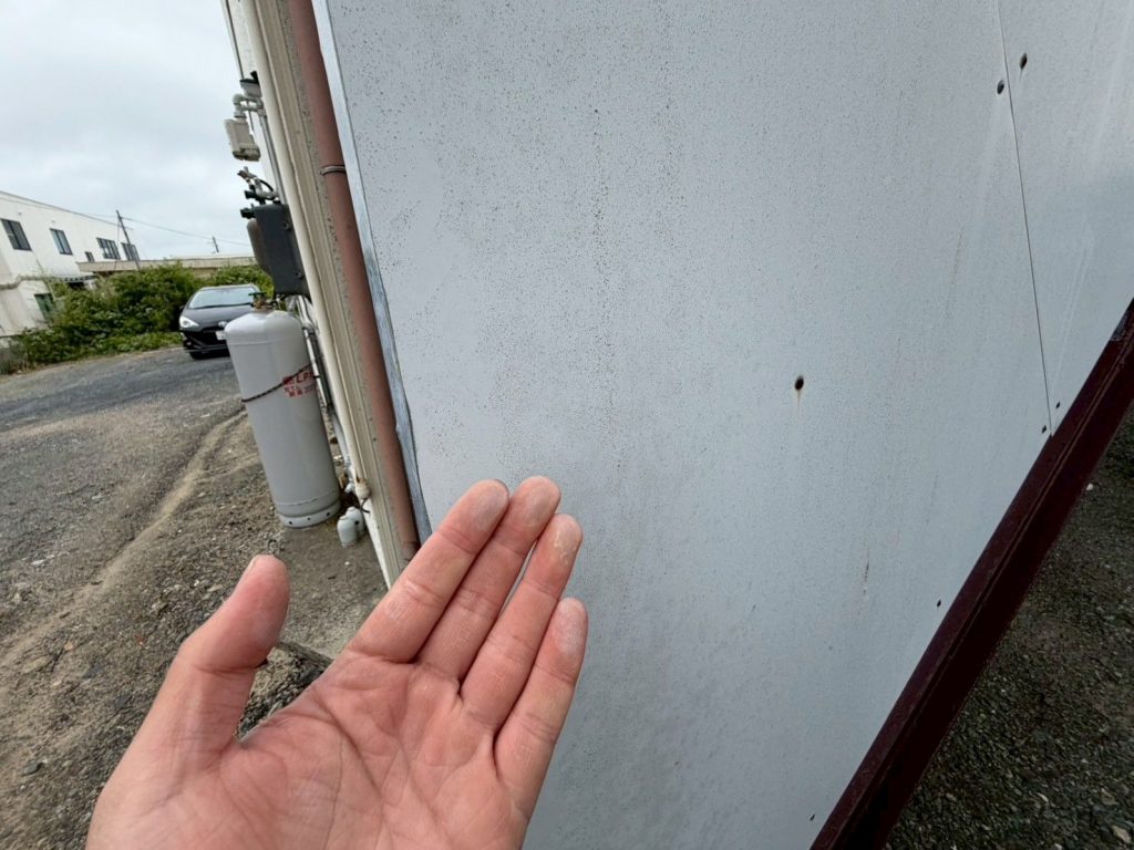 汚れが広がる外壁面