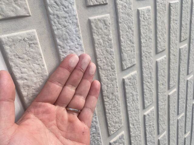 外壁の白い粉付着