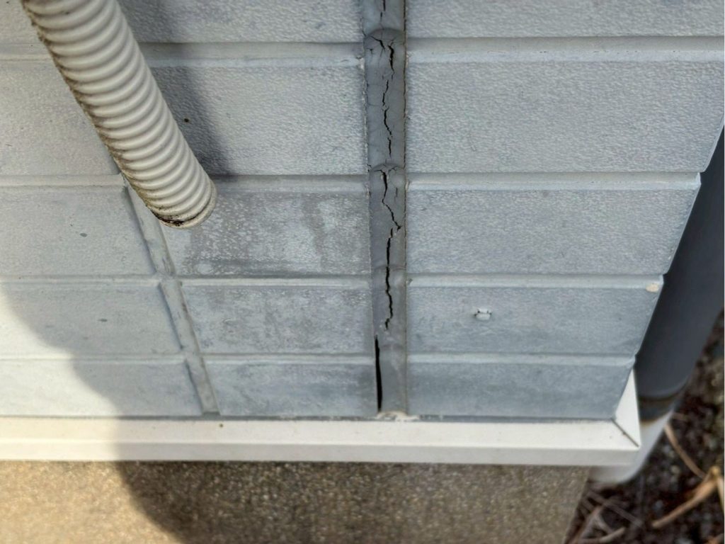 ひび割れた目地シール