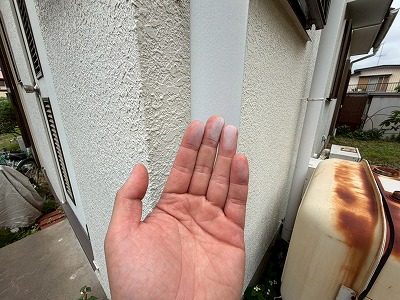 外壁のチョーキング確認