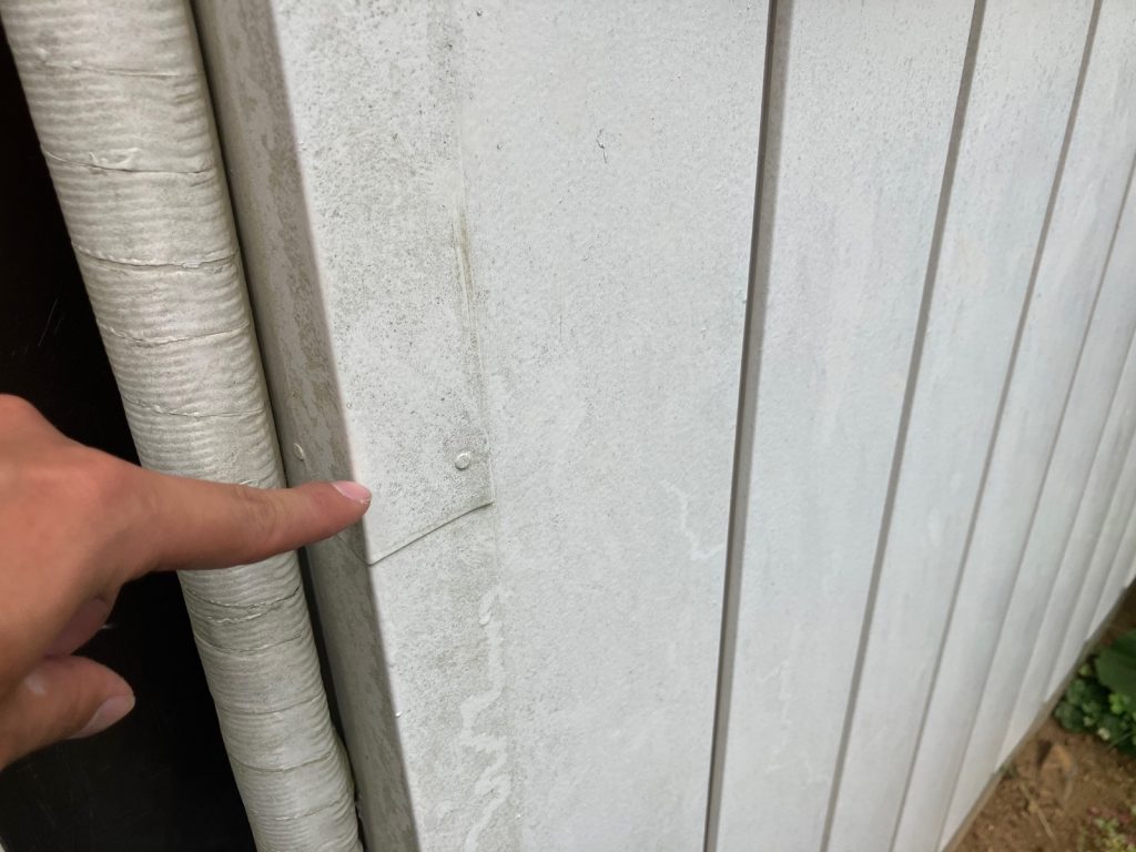 外壁の白い粉確認