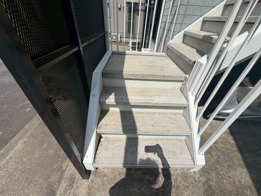 外階段の汚れ状態