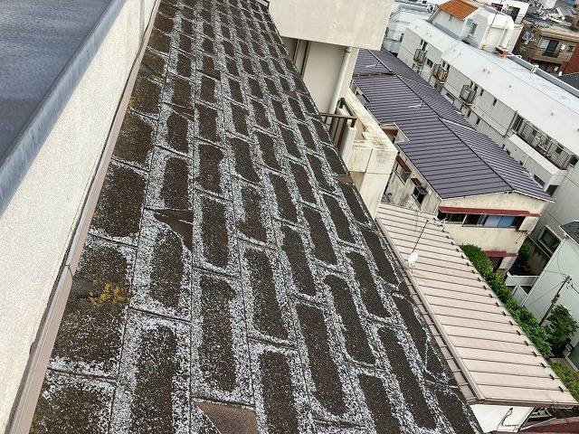 屋根材表面の摩耗と退色