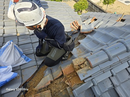 瓦取り除け