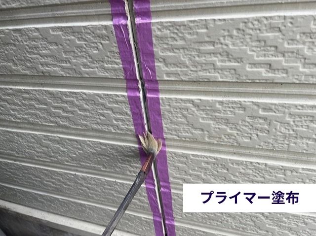 プライマー塗布中