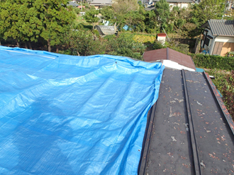 千葉県市原市　トタン屋根の老朽化による屋根葺き替え工事（野地板増し張り）　施工前
