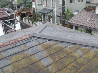 横浜市戸塚区　屋根カバー工法と雨樋部分補修　施工前