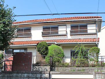 横浜市青葉区　乾式自在面戸Wによる棟瓦の取り直し工事　外壁塗装と細部塗装　施工後