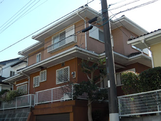 神奈川県三浦市　屋根と外壁塗装で暖色からクール系へイメージチェンジ　施工前