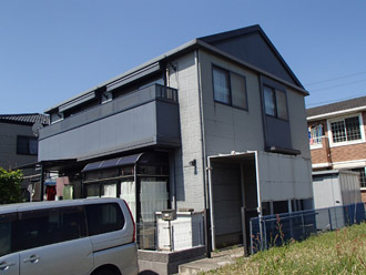 千葉県富津市　屋根は遮熱塗料で暑さ対策  ツートンカラーで外観を一新　施工前