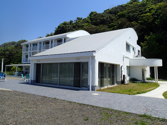 千葉県富津市　リゾート地の別荘改修の屋根葺き替えと外壁塗装、防水工事　施工前