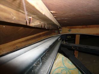 三鷹市　コロニアル屋根の雨漏り調査　屋根確認