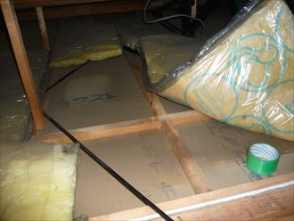 三鷹市　コロニアル屋根の雨漏り調査　天井
