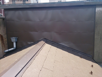 横浜市中区の雨漏りしている屋根を葺替えます、施工後写真