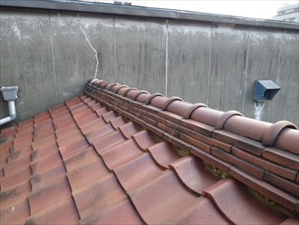 横浜市中区の雨漏りしている屋根を葺替えます、施工前写真