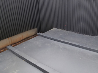 新宿区　瓦棒屋根　葺き替え工事　ガルバリウム鋼板の屋根材設置2