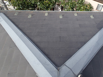 千代田区　屋根塗装事前点検　表面が劣化している