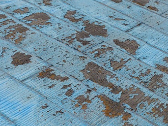 江戸川区　屋根カバー工法前の屋根　塗膜が剥がれている