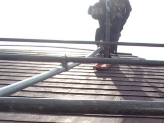 足立区　屋根カバー工法　防水紙設置