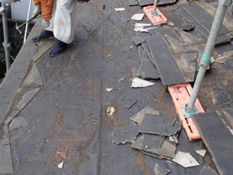 川崎市幸区　屋根葺き替え工事で屋根材撤去