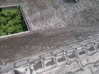 横浜市鶴見区｜シングル材の劣化を屋根カバー工法で改善！、施工前写真