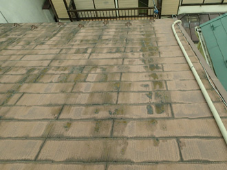 川崎市中原区 屋根カバー工法前の屋根（劣化が進んでいる）