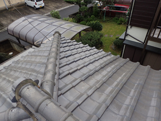 三浦市三崎町六合で雨漏りしている瓦屋根を葺き直し、施工前写真