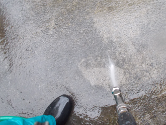 墨田区　ベランダ床の防水工事　高圧洗浄