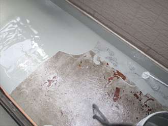 墨田区　バルコニー床のウレタン防水工事 ウレタン防水材を塗布