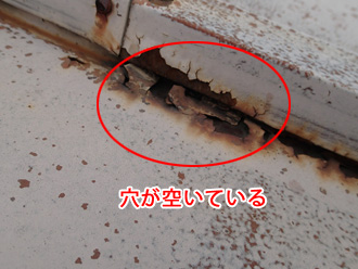 川崎市高津区　屋根材が腐食して穴が空いている
