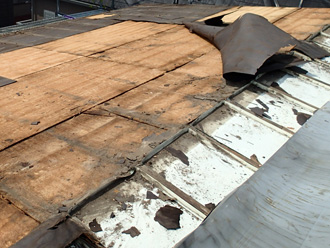 川崎市高津区　屋根材や傷んだ野地板を撤去