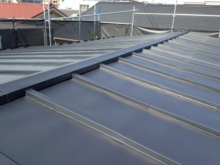 川崎市高津区　ガルバリウム鋼板の屋根材で屋根葺き替え工事