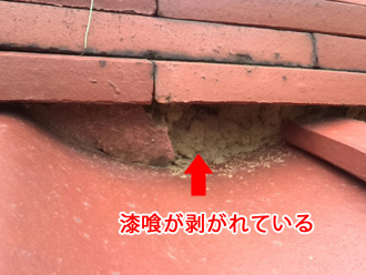 横浜市南区　漆喰が剥がれて土が流出している